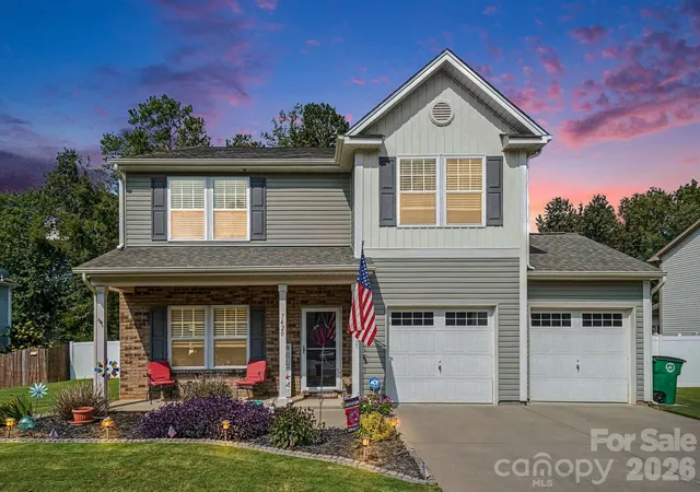 Photo 1 of Single family home for sale at 7420 Edgefield Ct, Matthews, NC 28104 | MLS# 4419458 | Listing updated on 2026-10-09