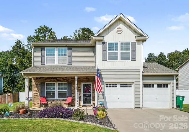 Photo 2 of Single family home for sale at 7420 Edgefield Ct, Matthews, NC 28104 | MLS# 4419458 | Listing updated on 2026-10-09