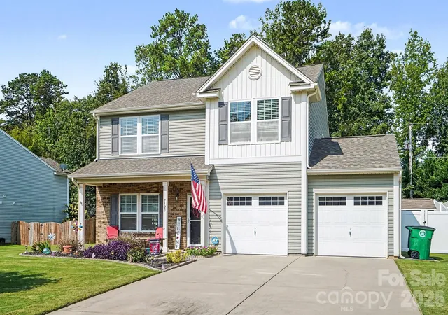 Photo 3 of Single family home for sale at 7420 Edgefield Ct, Matthews, NC 28104 | MLS# 4419458 | Listing updated on 2026-10-09