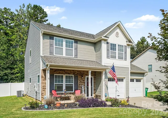 Photo 3 of Single family home for sale at 7420 Edgefield Ct, Matthews, NC 28104 | MLS# 4419458 | Listing updated on 2026-10-09