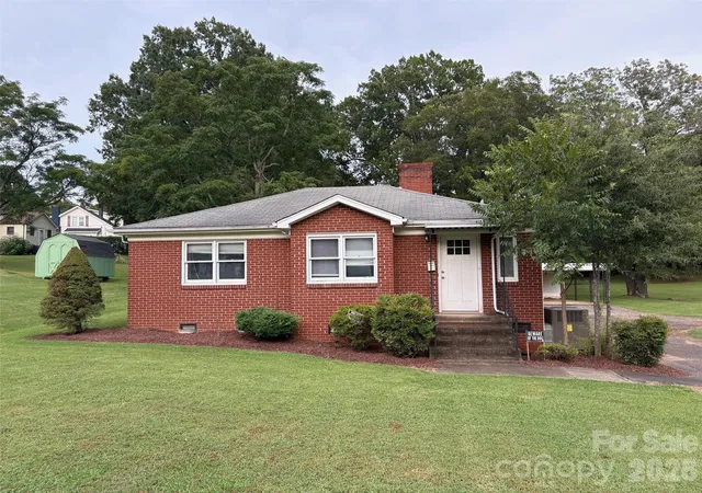 Photo 1 of Single family home for sale at 316 E Statesville Ave, Mooresville, NC 28115 | MLS# 4419476 | Listing updated on 2026-09-12