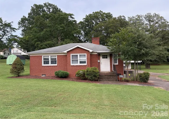 Photo 2 of Single family home for sale at 316 E Statesville Ave, Mooresville, NC 28115 | MLS# 4419476 | Listing updated on 2026-09-12