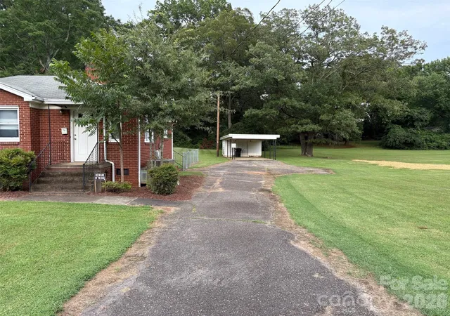 Photo 3 of Single family home for sale at 316 E Statesville Ave, Mooresville, NC 28115 | MLS# 4419476 | Listing updated on 2026-09-12
