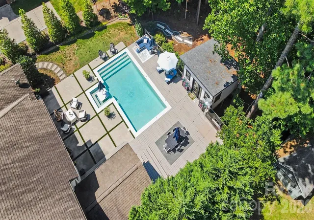 Photo 3 of Sale Pending at 15304 Wyndham Oaks Dr, Charlotte, NC 28277 | MLS# 4419486 | Listing updated on 2026-09-17