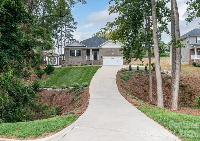 Photo 3 of Single family home for sale at 203 Macon Dr, Statesville, NC 28625 | MLS# 4419495 | Listing updated on 2026-09-13