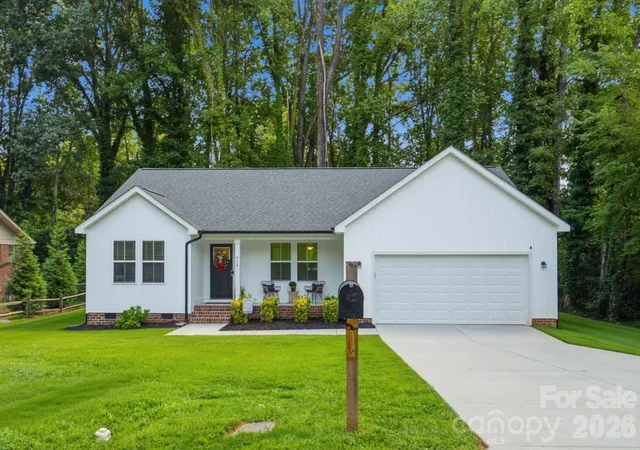 Photo 1 of Single family home for sale at 918 Brookwood Ct, Statesville, NC 28677 | MLS# 4419501 | Listing updated on 2026-10-03