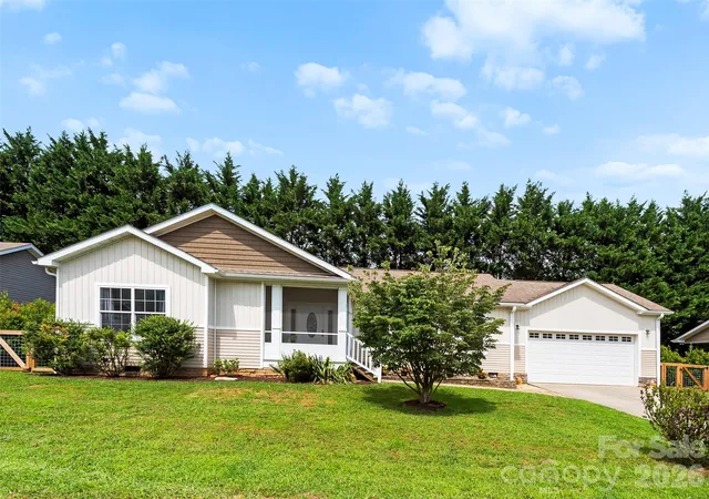 Photo 1 of Single family home for sale at 9 Farthings Dr, Arden, NC 28704 | MLS# 4419505 | Listing updated on 2026-09-25