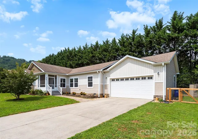 Photo 2 of Single family home for sale at 9 Farthings Dr, Arden, NC 28704 | MLS# 4419505 | Listing updated on 2026-09-25