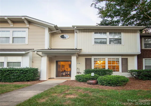 Townhouse for sale at 8310 Chaceview Ct, Charlotte, NC 28269 | MLS# 4419511