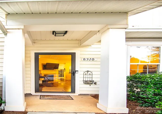 Photo 2 of Townhouse for sale at 8310 Chaceview Ct, Charlotte, NC 28269 | MLS# 4419511 | Listing updated on 2026-09-01