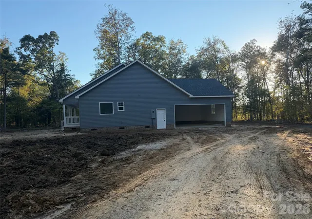 Photo 3 of Single family home for sale at 2887 Saluda Rd, Chester, SC 29706 | MLS# 4419515 | Listing updated on 2026-10-21