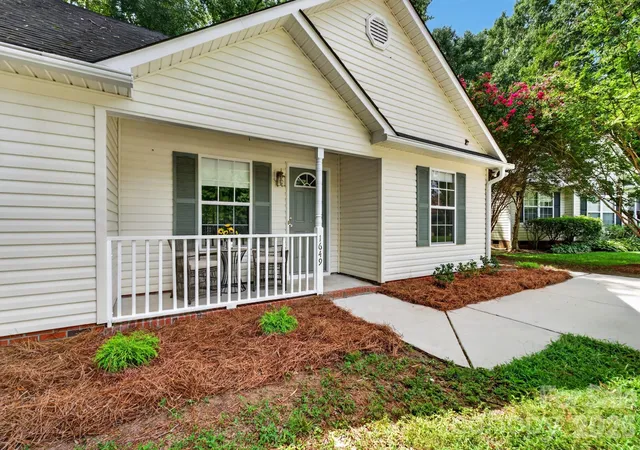 Photo 3 of Single family home for sale at 1649 Norfolk Ct, Rock Hill, SC 29730 | MLS# 4419543 | Listing updated on 2026-09-02