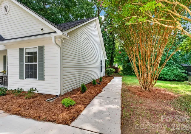 Photo 4 of Single family home for sale at 1649 Norfolk Ct, Rock Hill, SC 29730 | MLS# 4419543 | Listing updated on 2026-09-02