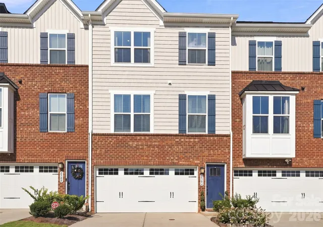 Photo 2 of Townhouse for sale at 2586 Grantham Pl Dr, Fort Mill, SC 29715 | MLS# 4419545 | Listing updated on 2026-09-30