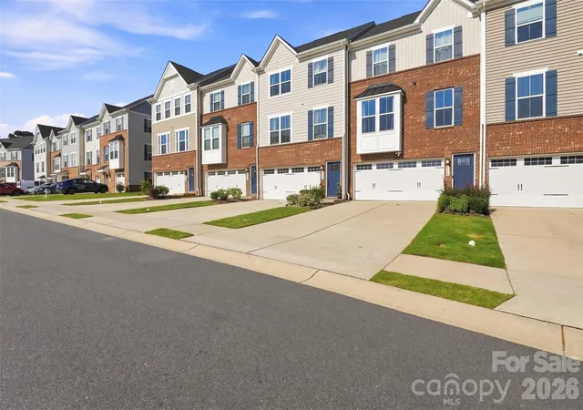 Photo 2 of Townhouse for sale at 2586 Grantham Pl Dr, Fort Mill, SC 29715 | MLS# 4419545 | Listing updated on 2026-10-20