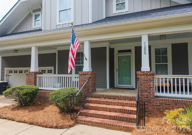 Photo 3 of Single family home for sale at 1255 Shadow Bend Dr, Tega Cay, SC 29708 | MLS# 4419553 | Listing updated on 2026-09-04