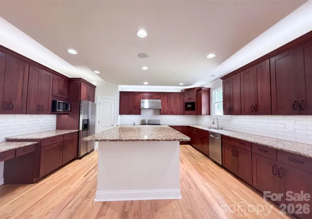 Photo 2 of Single family home for sale at 142 Bain Ln, Mooresville, NC 28117 | MLS# 4419563 | Listing updated on 2026-09-24