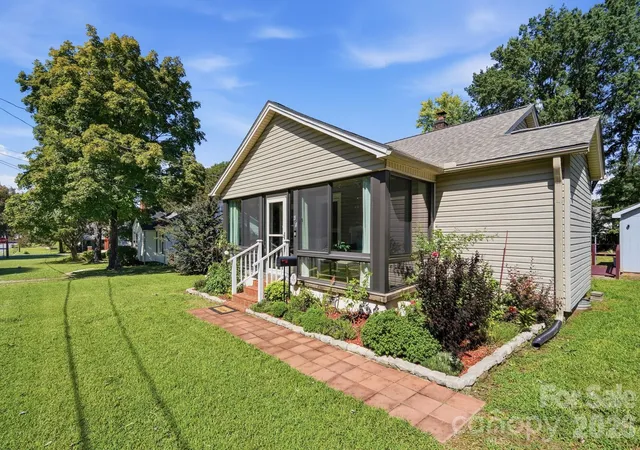 Photo 1 of Single family home for sale at 605 Peach St, Kannapolis, NC 28083 | MLS# 4419571 | Listing updated on 2026-09-21