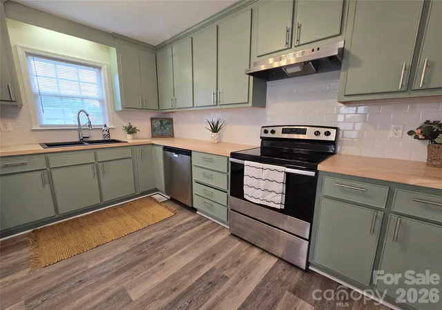 Photo 3 of Single family home for sale at 118 Oakwood Ave, Salisbury, NC 28146 | MLS# 4419573 | Listing updated on 2026-09-03