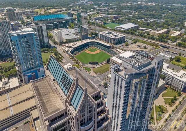 Listing Photo 2 - Condo for sale in The Avenue Condominiums located at 210 N Church St, Charlotte, NC 28202 - Unit #2310