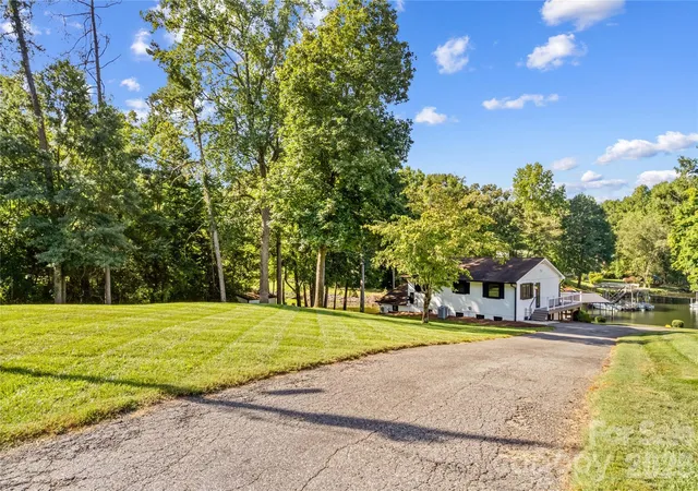 Photo 3 of Single family home for sale at 150 Shady Cove Dr, Troutman, NC 28166 | MLS# 4419626 | Listing updated on 2026-09-28