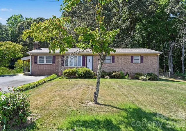 Photo 1 of Sale Pending at 141 Howie St, Mount Holly, NC 28120 | MLS# 4419633 | Listing updated on 2026-09-23