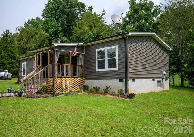Photo 1 of Single family home for sale at 324 Plemmons Pl, Marion, NC 28752 | MLS# 4419636 | Listing updated on 2026-08-30