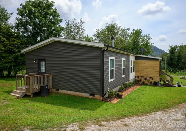 Photo 23 of Single family home for sale at 324 Plemmons Pl, Marion, NC 28752 | MLS# 4419636 | Listing updated on 2026-08-30