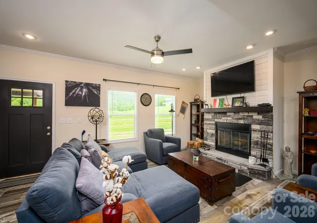 Photo 3 of Single family home for sale at 324 Plemmons Pl, Marion, NC 28752 | MLS# 4419636 | Listing updated on 2026-08-30
