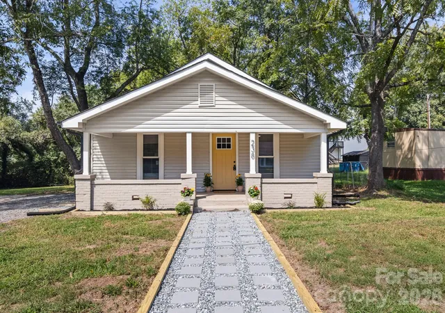 Photo 1 of Single family home for sale at 238 37th St Sw, Hickory, NC 28602 | MLS# 4419637 | Listing updated on 2026-09-05