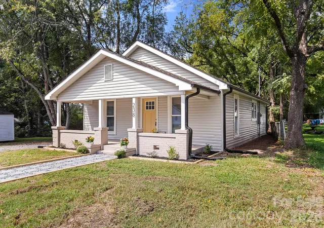 Photo 2 of Sale Pending at 238 37Th St Sw, Hickory, NC 28602 | MLS# 4419637 | Listing updated on 2026-09-11