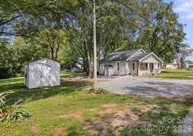Photo 4 of Sale Pending at 238 37Th St Sw, Hickory, NC 28602 | MLS# 4419637 | Listing updated on 2026-09-11