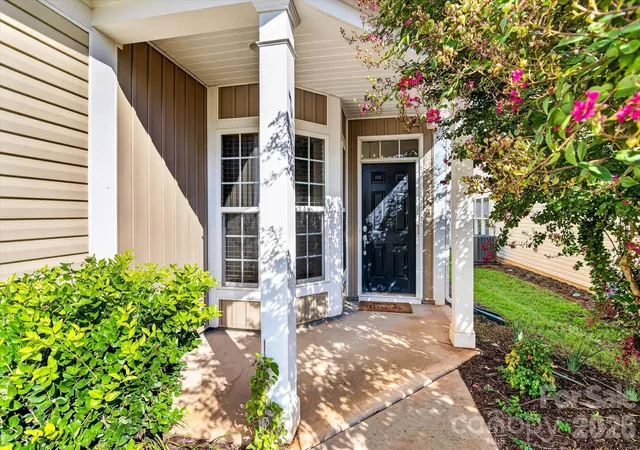 Photo 2 of Sale Pending at 20246 Dovekie Ln, Fort Mill, SC 29707 | MLS# 4419641 | Listing updated on 2026-09-15