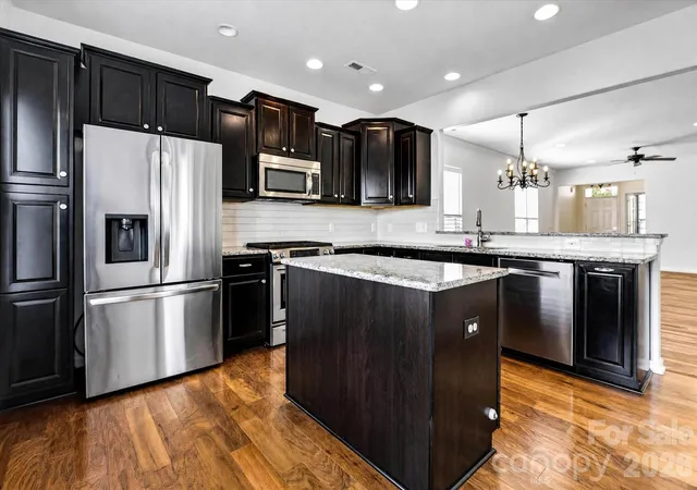 Photo 3 of Sale Pending at 20246 Dovekie Ln, Fort Mill, SC 29707 | MLS# 4419641 | Listing updated on 2026-09-15