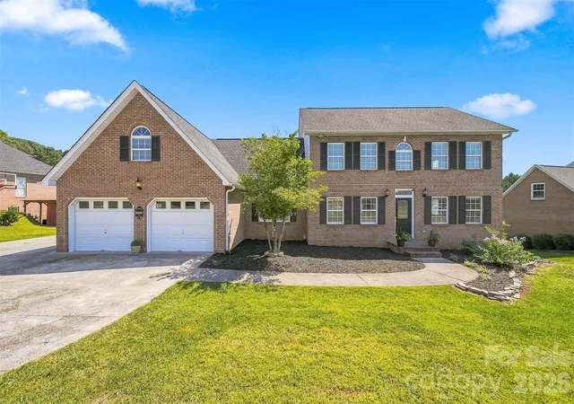 Photo 2 of Single family home for sale at 4948 Betty Dr Ne, Hickory, NC 28601 | MLS# 4419644 | Listing updated on 2026-09-20