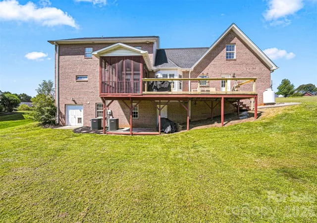 Photo 3 of Single family home for sale at 4948 Betty Dr Ne, Hickory, NC 28601 | MLS# 4419644 | Listing updated on 2026-09-20