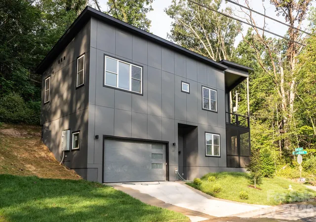 Photo 1 of Single family home for sale at 33 Spooks Branch Rd, Asheville, NC 28804 | MLS# 4419651 | Listing updated on 2026-10-06