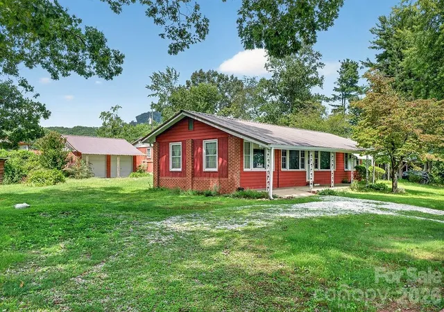 Photo 1 of Single family home for sale at 2409 Lucas St, Hendersonville, NC 28791 | MLS# 4419665 | Listing updated on 2026-09-01