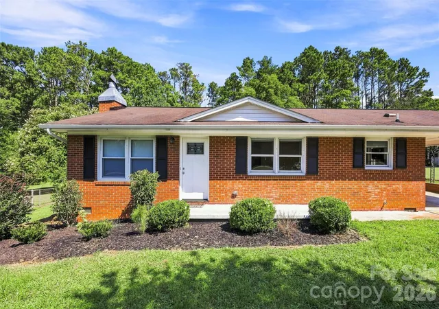 Photo 1 of Single family home for sale at 210 College Ave, Shelby, NC | MLS# 4419722 | Listing updated on 2026-10-09