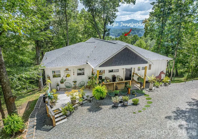Photo 3 of Single family home for sale at 56 Kammerer Dr, Waynesville, NC 28785 | MLS# 4419763 | Listing updated on 2026-10-03