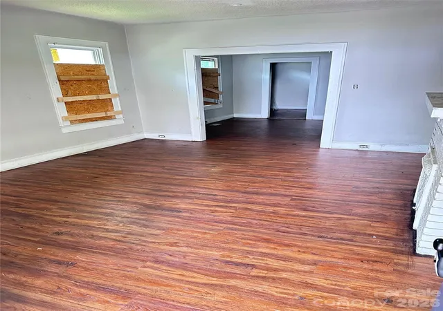 Photo 2 of Sale Pending at 2228 Camp Greene St, Charlotte, NC 28208 | MLS# 4419768 | Listing updated on 2026-09-12