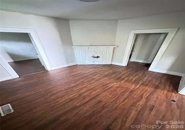 Photo 4 of Sale Pending at 2228 Camp Greene St, Charlotte, NC 28208 | MLS# 4419768 | Listing updated on 2026-09-12