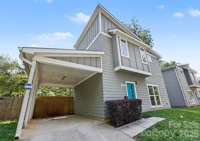 Photo 3 of Single family home for sale at 1522 Wembley Dr, Charlotte, NC 28205 | MLS# 4419781 | Listing updated on 2026-10-16