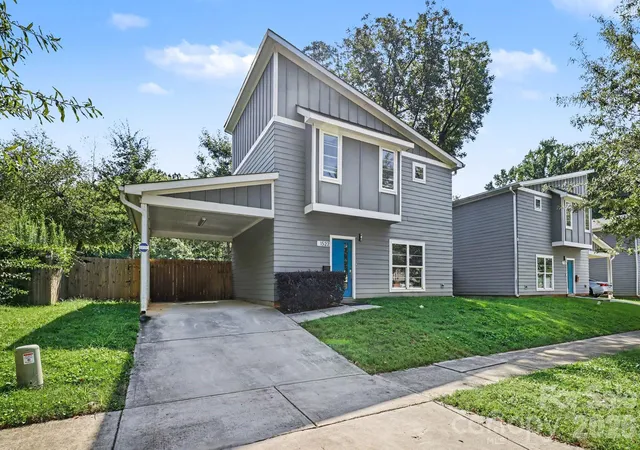 Photo 4 of Single family home for sale at 1522 Wembley Dr, Charlotte, NC 28205 | MLS# 4419781 | Listing updated on 2026-10-16