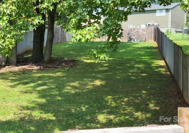 Photo 4 of Single family home for sale at 4809 Garvis Dr #20, Charlotte, NC 28269 | MLS# 4419806 | Listing updated on 2026-09-01