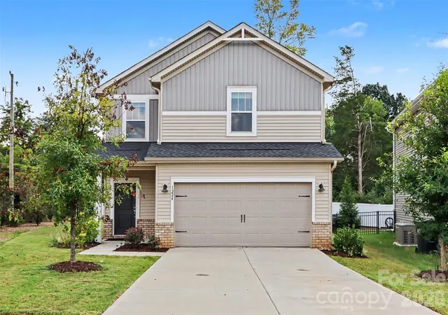 Photo 2 of Single family home for sale at 1224 Harland St, Charlotte, NC 28216 | MLS# 4419812 | Listing updated on 2026-10-01