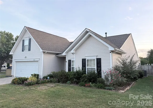 Photo 1 of Single family home for sale at 10323 Green Hedge Ave, Charlotte, NC 28269 | MLS# 4419827 | Listing updated on 2026-09-13