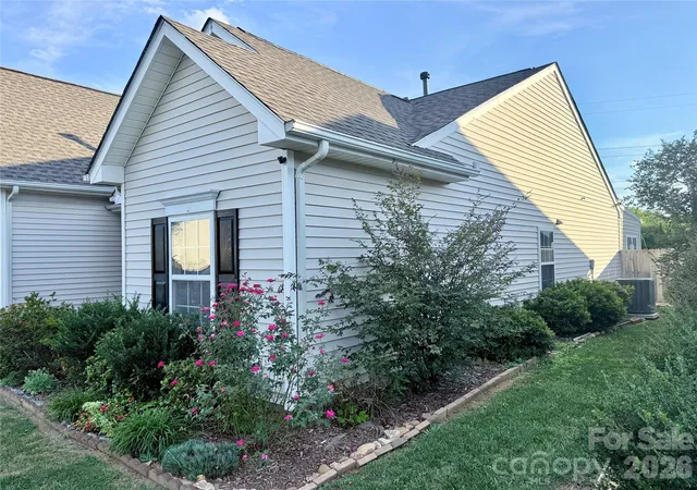 Photo 3 of Single family home for sale at 10323 Green Hedge Ave, Charlotte, NC 28269 | MLS# 4419827 | Listing updated on 2026-10-06