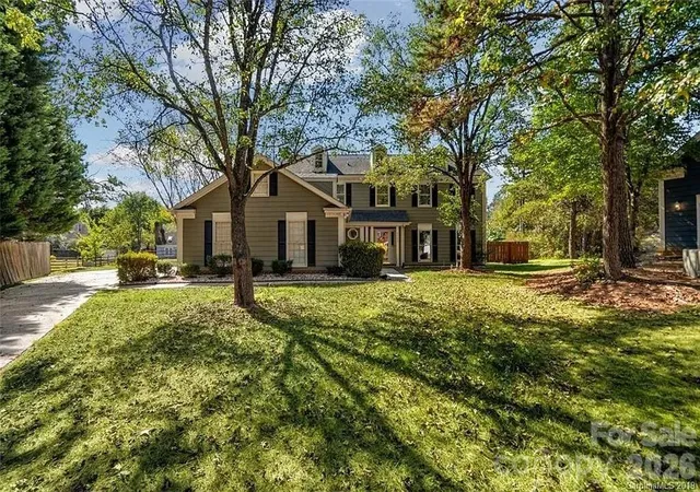 Single family home for sale at 3709 Stoneglen Path, Charlotte, NC 28269 | MLS# 4419830