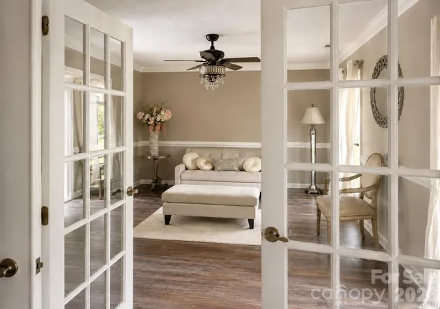 Photo 3 of Single family home for sale at 3709 Stoneglen Path, Charlotte, NC 28269 | MLS# 4419830 | Listing updated on 2026-10-01
